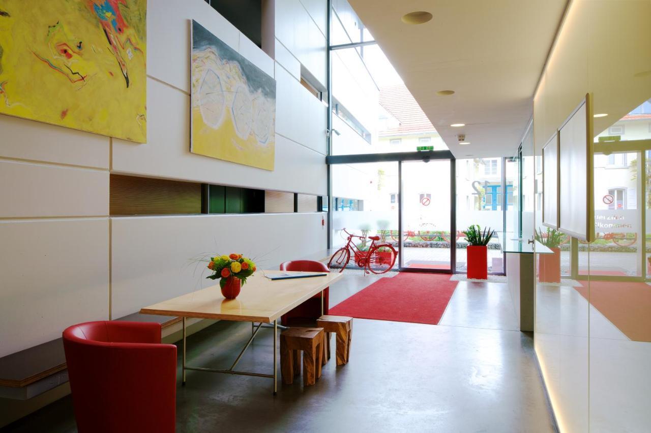 Bed & Breakfast Rotes Haus ユーバーリンゲン エクステリア 写真